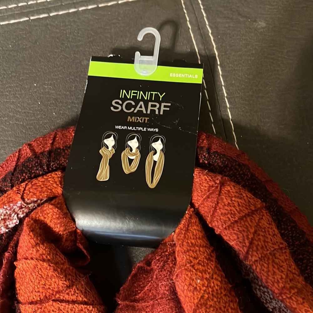 Infinity scarf nwt - Picture 2 of 2